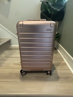 Away Carry On- Rose Gold