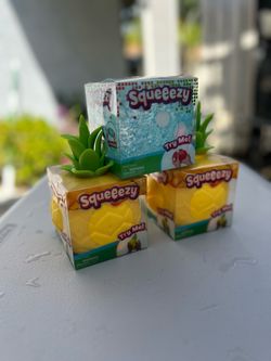 Sqeeezy pineapple/sqeeezy dice