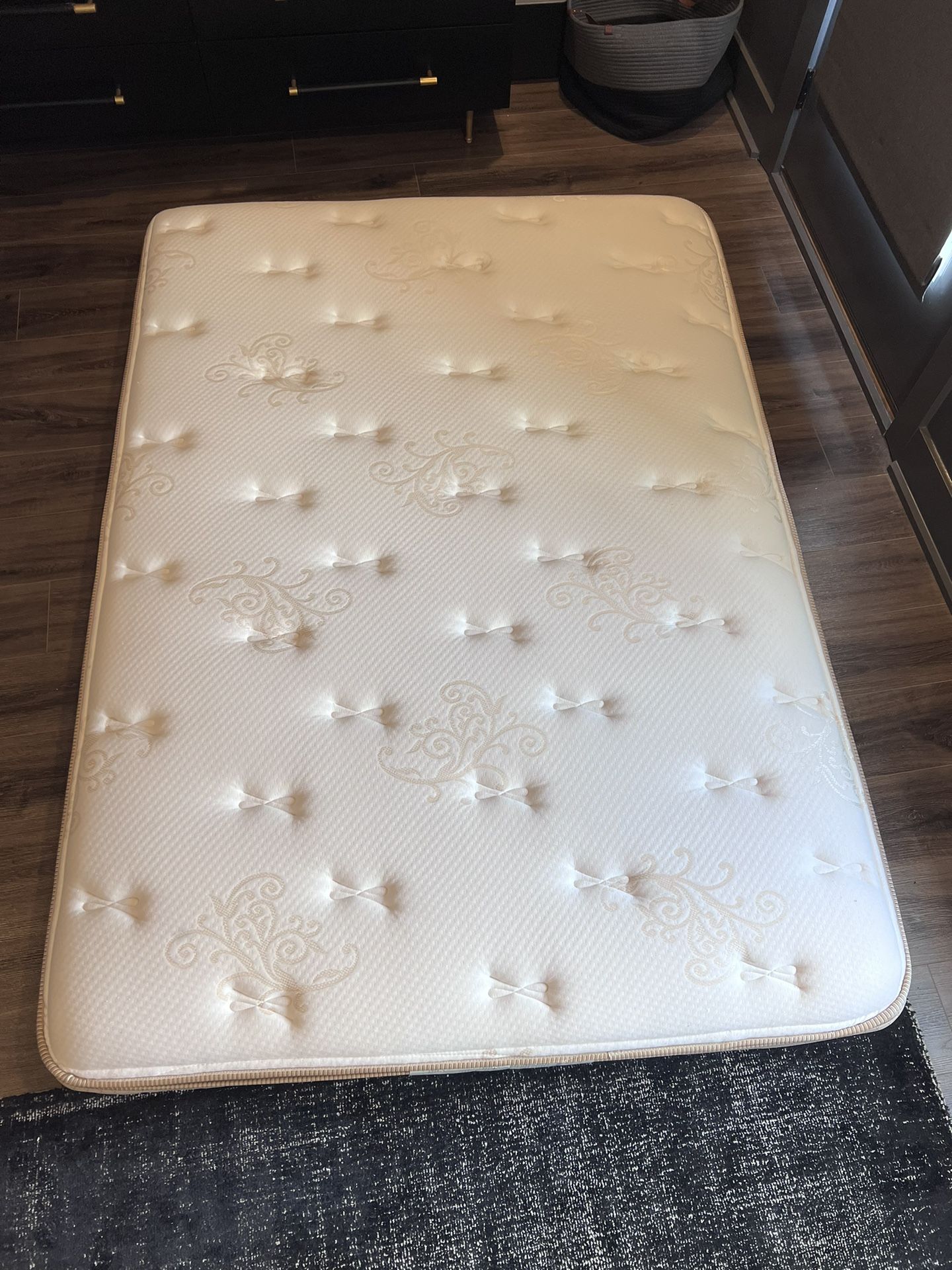 Kingsdown Sleeping Beauty Embrace Full Size Pillow Top Mattress And Box Spring