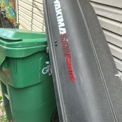 7 foot Yakima space booster Cargo roof top luggage rack