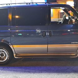 2001 Chevrolet Astro Van