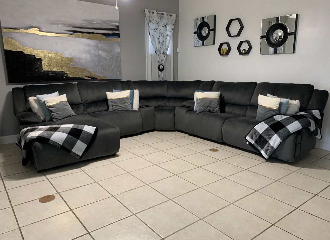 Sectional Sofa three recliners