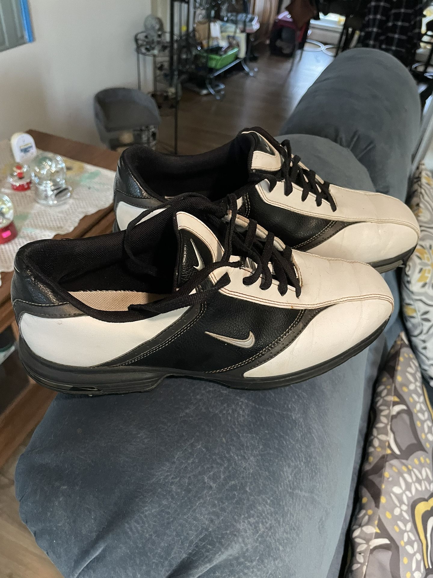 Golf shoes