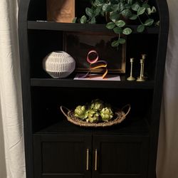 Bookcase with shelves 