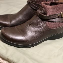 CLARKS Women’s  Cheyn Kisha Ankle Boots Dark Brown Size 11