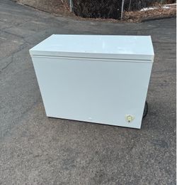 Freezer 8.7 cubics large household deep chest (free local delivery)
