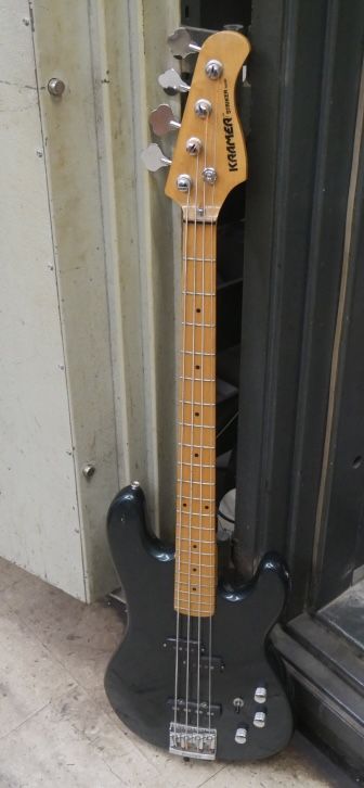 KRAMER MUSIC GUITAR STRIKER 700ST PRE OWNED MINT 868332-1