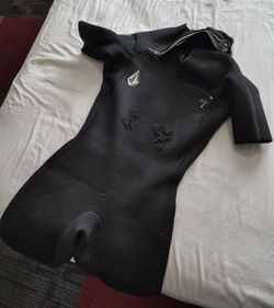 Volcom short sleeve wetsuit