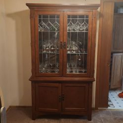 Hutch - display Cabinet Perfect Condition$300