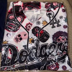 Dia de Los dodgers jersey size x-large (new)
