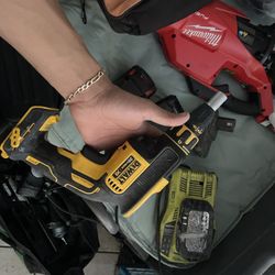 DEWALT XR 20V MAX Lithium-Ion Cordless Brushless Screw Gun. 