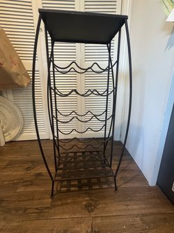 Wine bottle holder