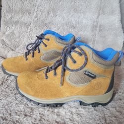 Timberland shoes (boy) Size 2 This item is brand new and has never been used