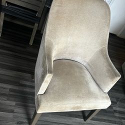 Silloncito elegante cómodo para su fiel descanso