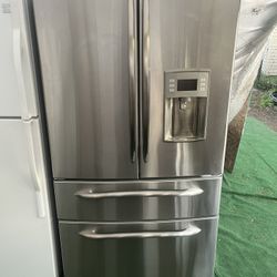 Refrigerador General Electric 4 Puertas Y Estufa LG De Gas 5 Quemadores 