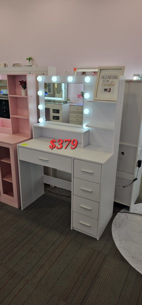 Vanity Table With Mirror Light Bulbs (Brand New)