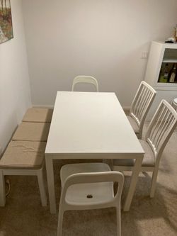 🍽️ Dining Table Set + 4 Chairs + Bench – $150 OBO