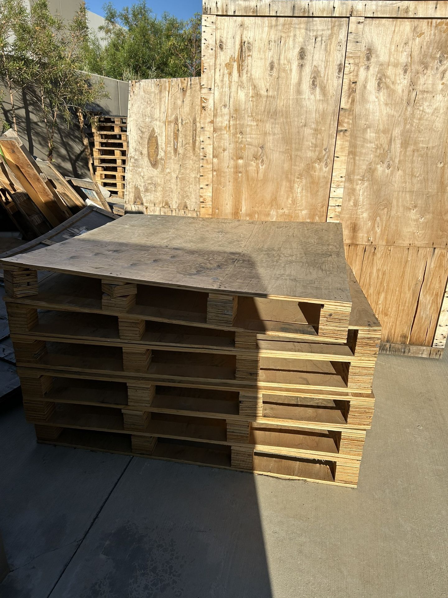 FREE PALLETS