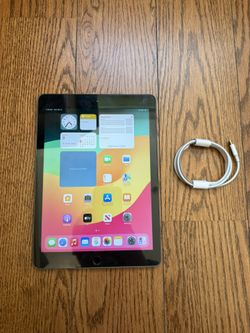 2018 iPad 6th Gen Gray 128GB with Charging cable
