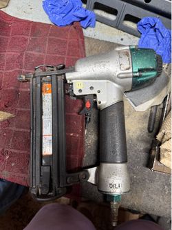 Interchange Brands NB5018 18-Gauge Pneumatic Brad Nailer (Tested Clavadora Neumática de Clavos Sin Cabeza Interchange Brands NB5018 (Calibre 18)