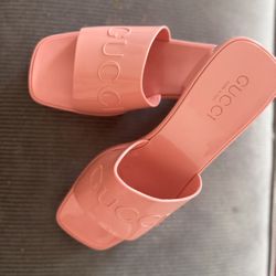 Cute Slides Size 8 1/2 