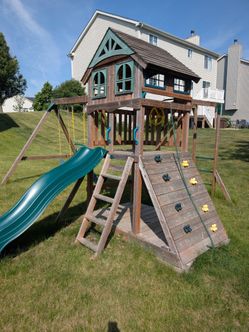 Free playset - ready to haul away