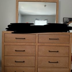 Dresser With Mirror