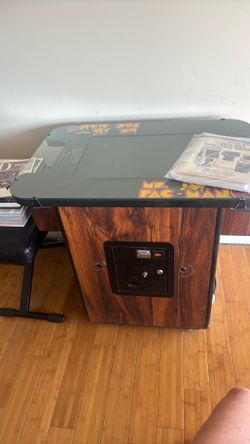 Ms. Pac-Man cocktail table