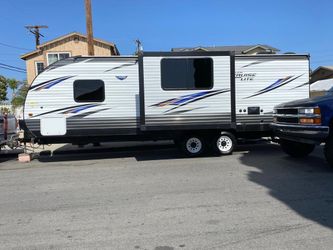 $13,000 Clean  title Fores river salem cruise lite RV  negotiable