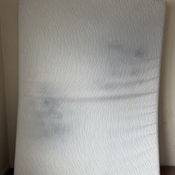 Zinus Queen Memory Foam Mattress – 8” – Clean