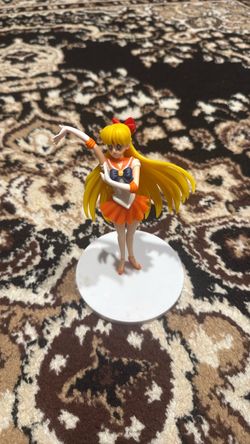 Sailor moon figure: sailor Venus
