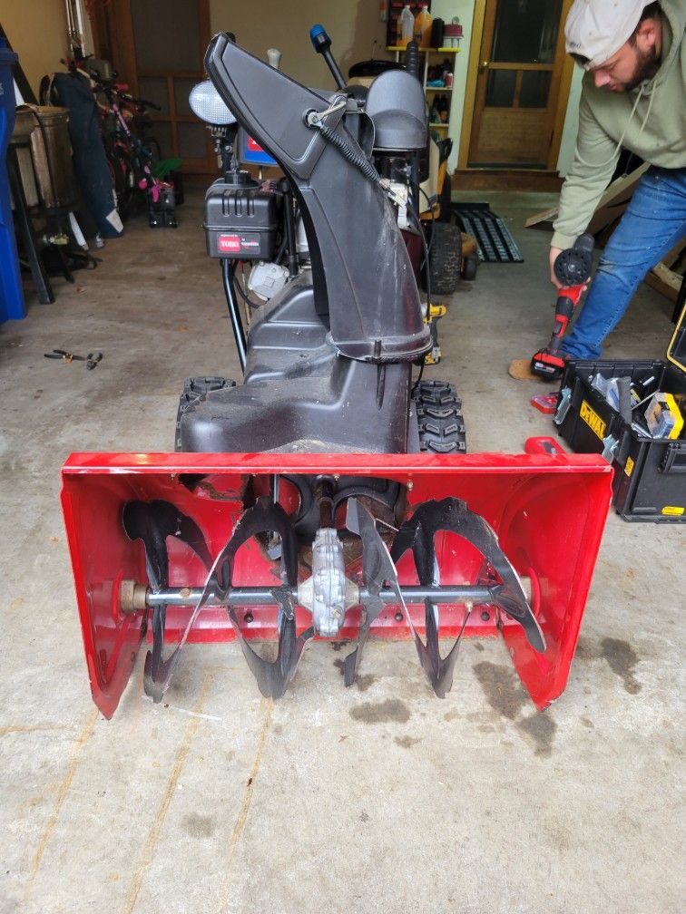 Toro Power Max 1028 LXE Snow Blower