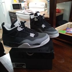 Air Jordan 4 Retro Remastered 