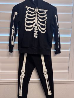 Children’s Place - skeleton sweat suit - kids size medium 7/8)