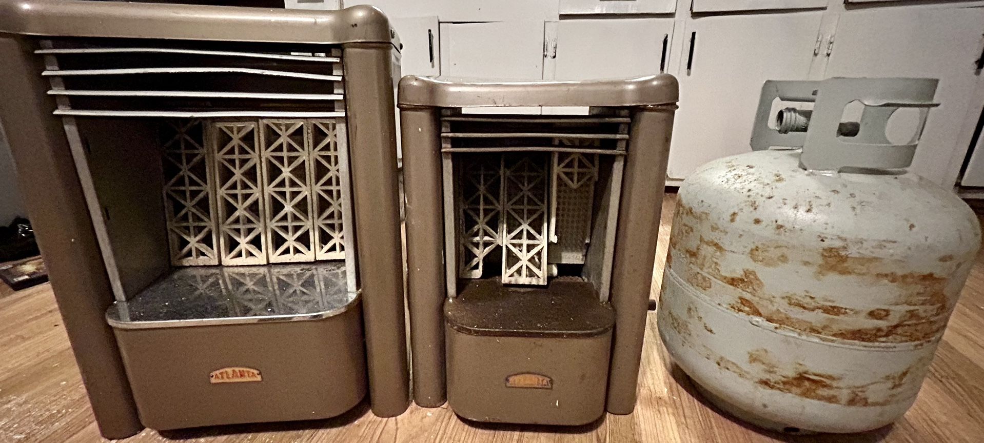 Vintage Atlantic Gas Heaters Lot W Propane Tank for Sale in Clayton, NC -  OfferUp