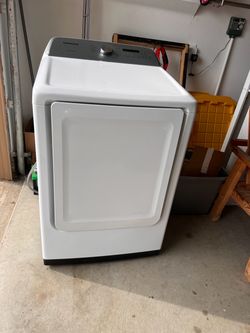 Barely Used Electric Dryer (Samsung)