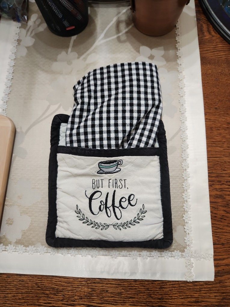 Potholders And Towel Set