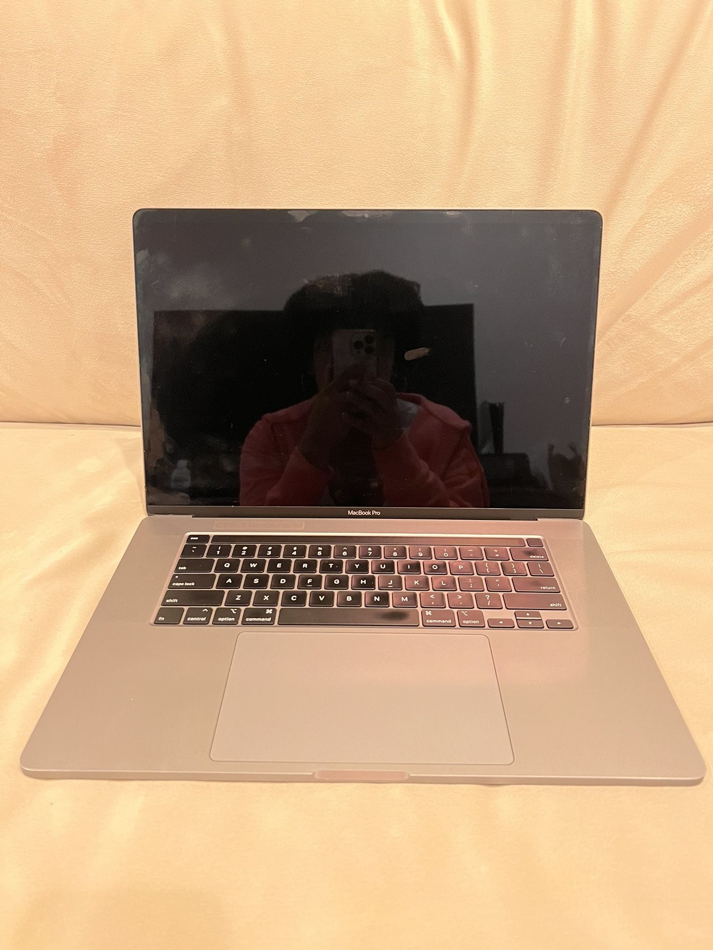 Apple MacBook Pro 2019 16” READ DESCRIPTION