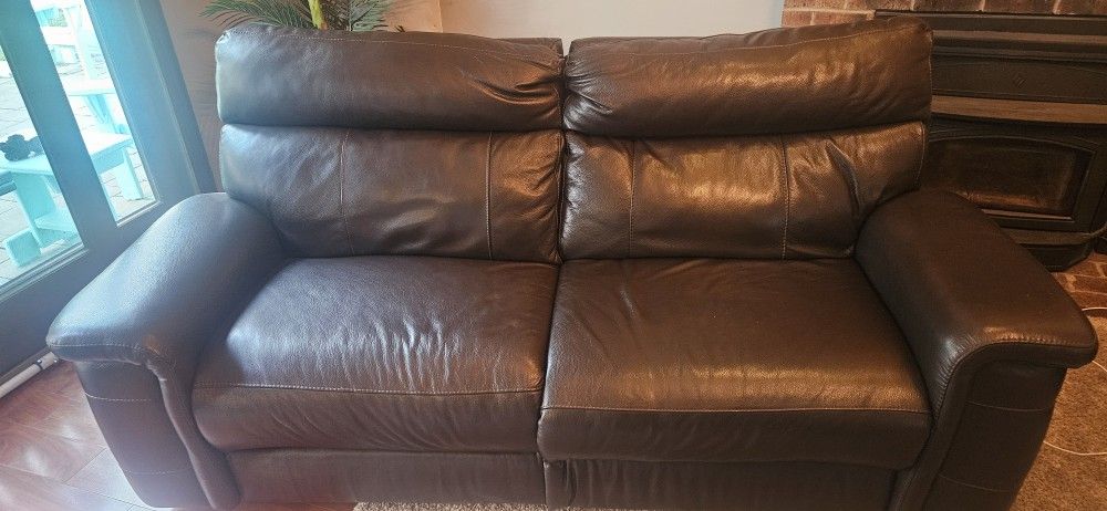 Raymour & Flanigan Electric Genuine Leather Recliner