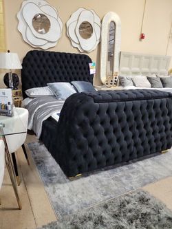 Black Velvet tufted Queen bed with Fireplace Led look & Tv Lift!!!