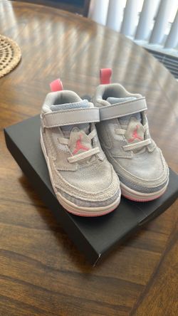 TENIS JORDAN PARA NINA SIZE 7 c. $10.00