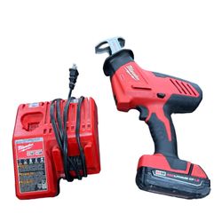 Milwaukee M18 Cordless HACKZALL Reciprocating Saw W/ M18 Starter Kit