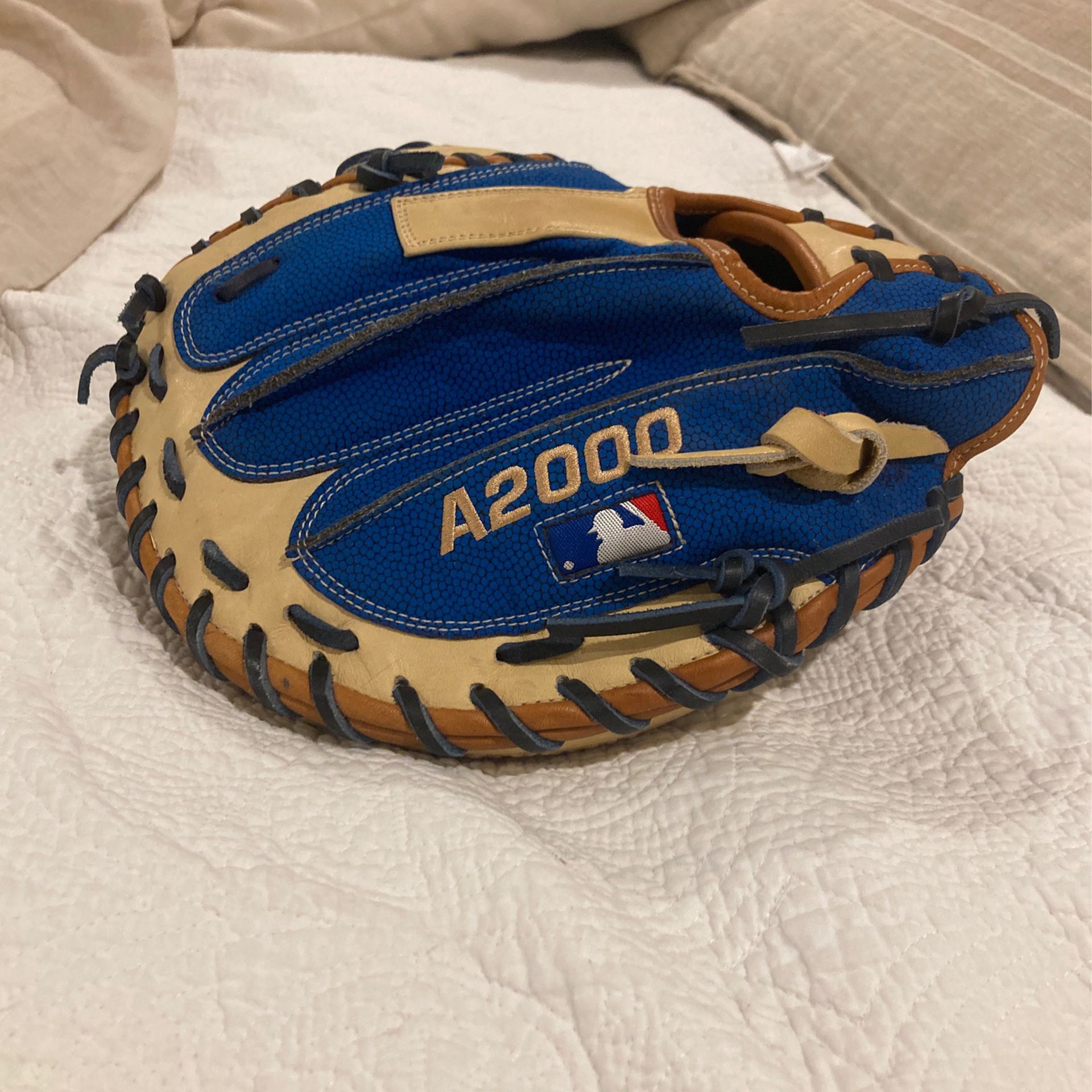 Wilson A2000 M2 Catcher’s Glove 33.5”