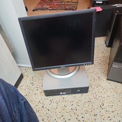 HP Desktop PC With Monitor And Cords