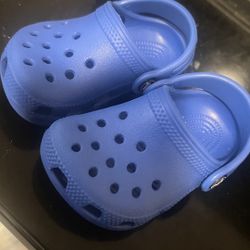 Crocs And Converse Size 2c