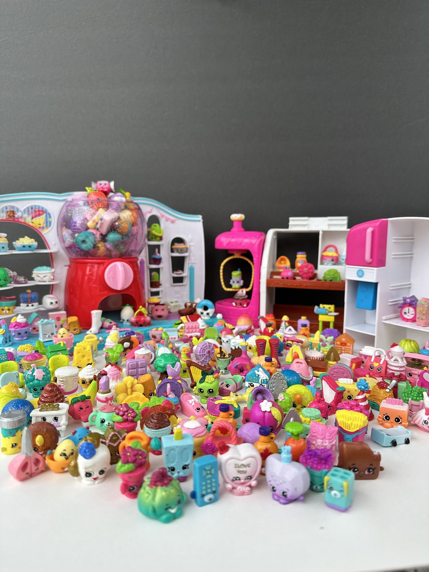 Colossal Bundle Of SHOPKINS TOYS 380+ Pieces - Figures, Houses, Dolls, Shops, So Much!!