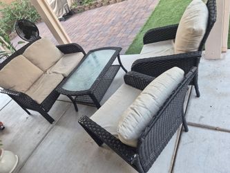 Patio Furniture Set in Excellent Condition with Coffee Table.