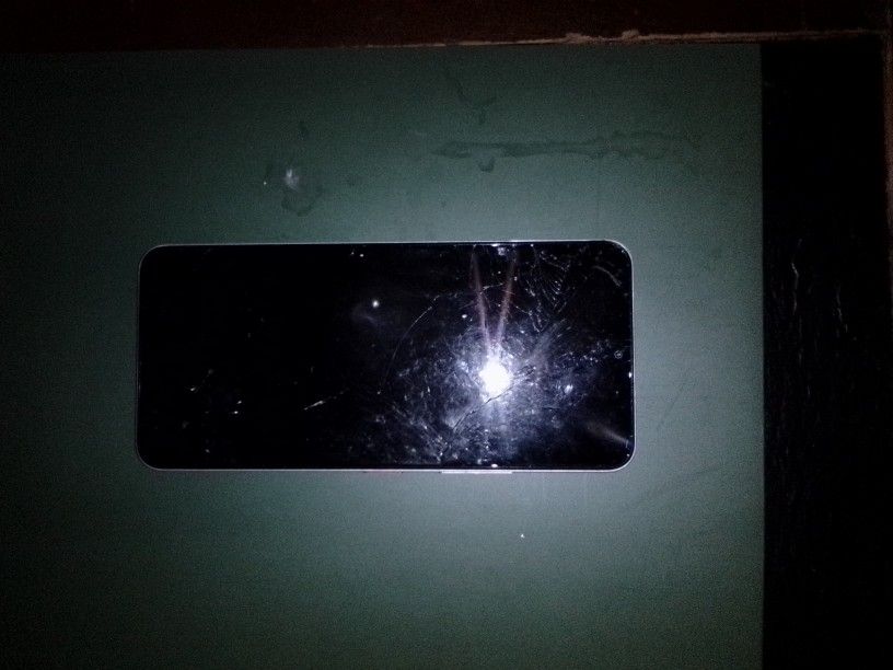 Cracked Samsung T-Mobile Phone White