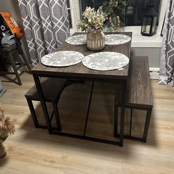 Table and 2 benches practically new 50$