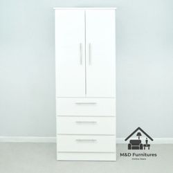 Wardrobe//Guardarropa